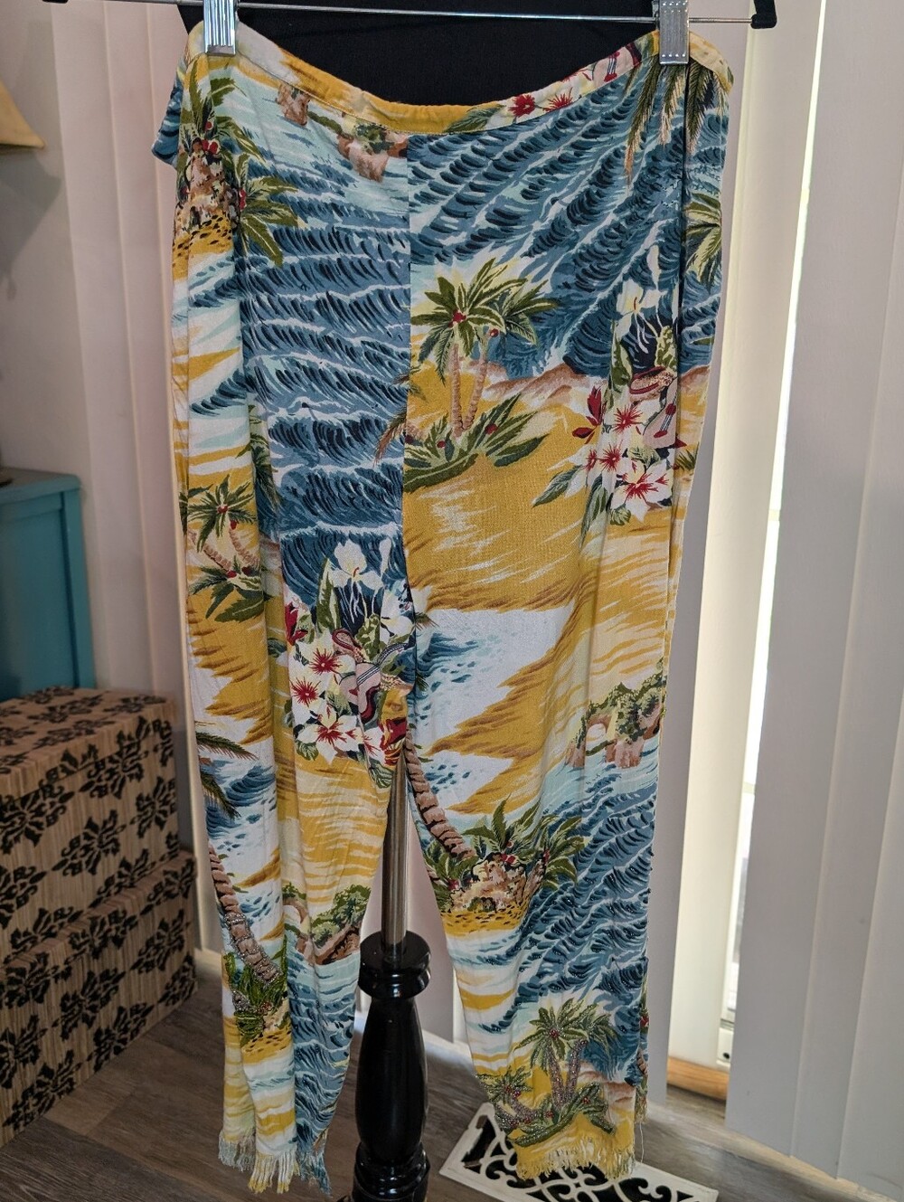 Ario Beach Pant with Tropical Scene And Beading - Picture 3 of 6